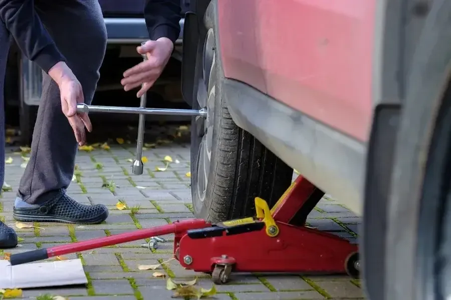 What Drivers Should Know About Roadside Tire Service Options New Orleans, LA What Drivers Should Know About Roadside Tire Service Options New Orleans, LA