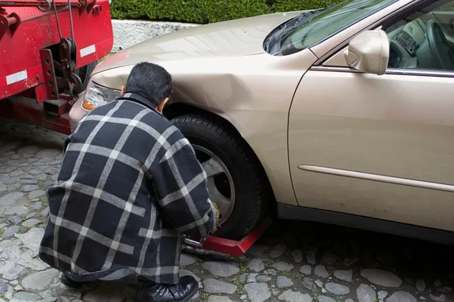 When To Call For Roadside Tire Service During A Breakdown in New Orleans, LA When To Call For Roadside Tire Service During A Breakdown in New Orleans, LA
